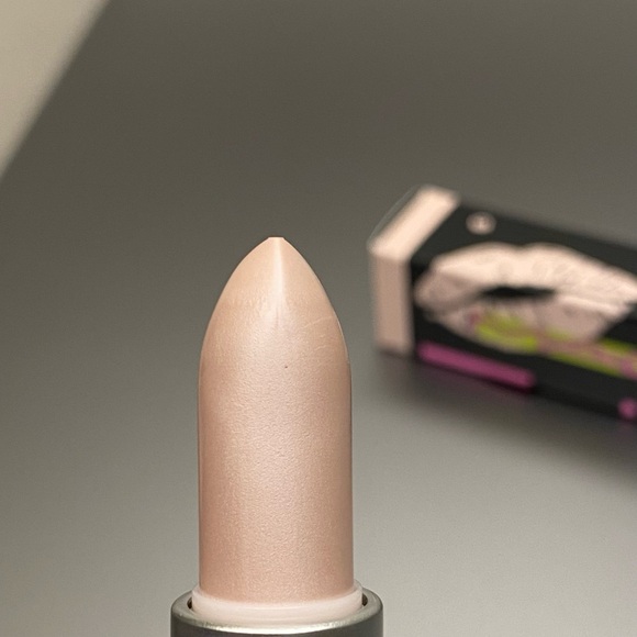 MAC Bringbacks “Bubbles” Lipstick - Picture 6 of 7